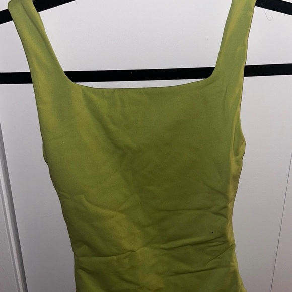 Aritzia Babaton Contour Top in lime green - Picture 2 of 2